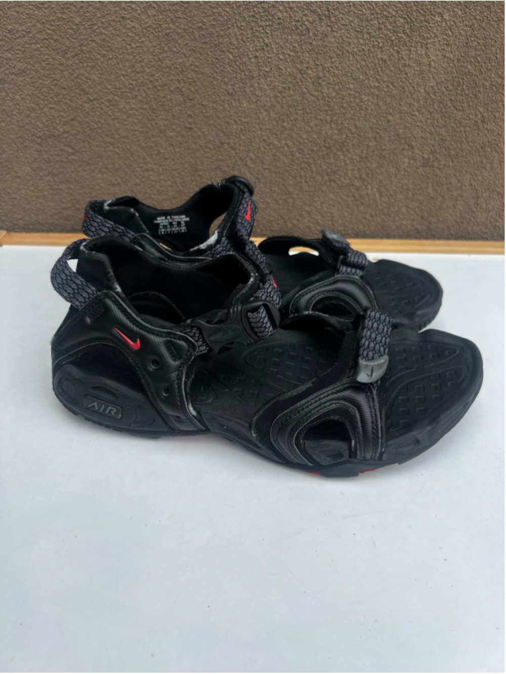 Nike Air ACG Sandals Mens Size 8 Black Red Comfort Straprunner Adjustable